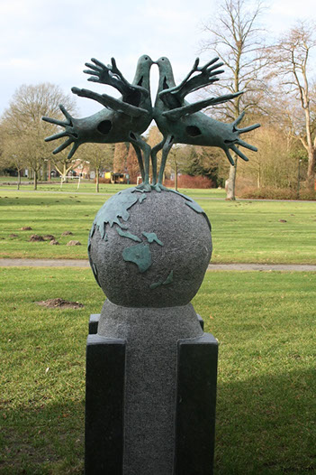 "Verzoening" brons, hardsteen, opdracht ,Gelderse Roos Wolfheze